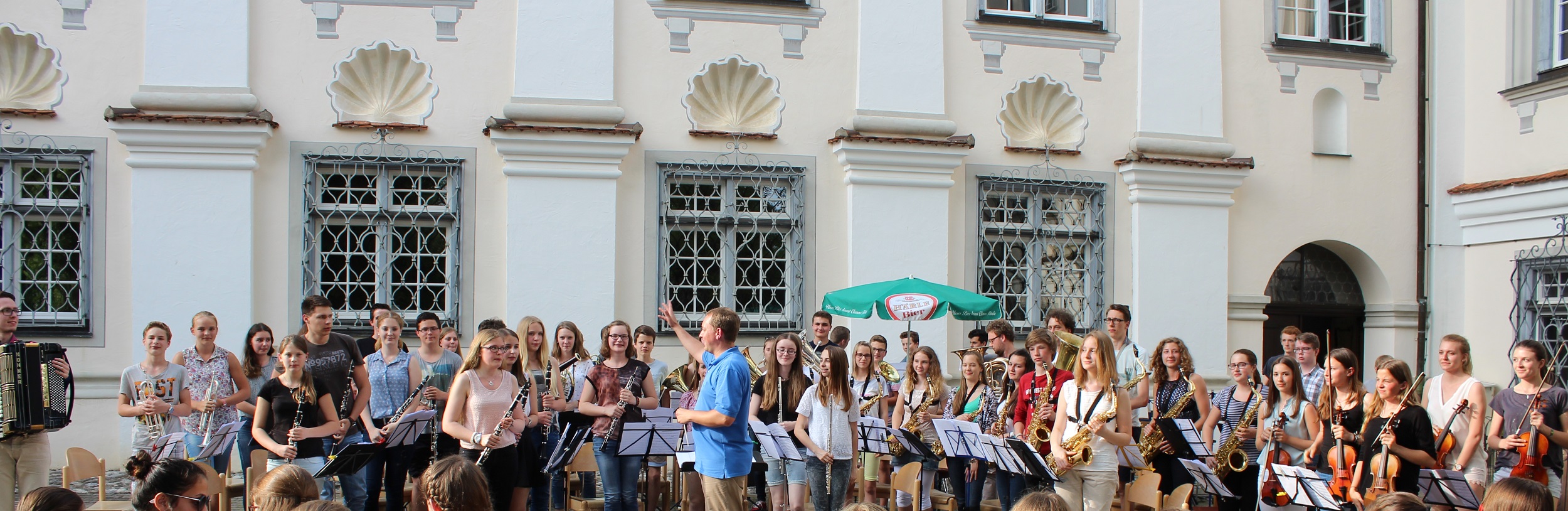 Big Band beim Open-Air in Rot
